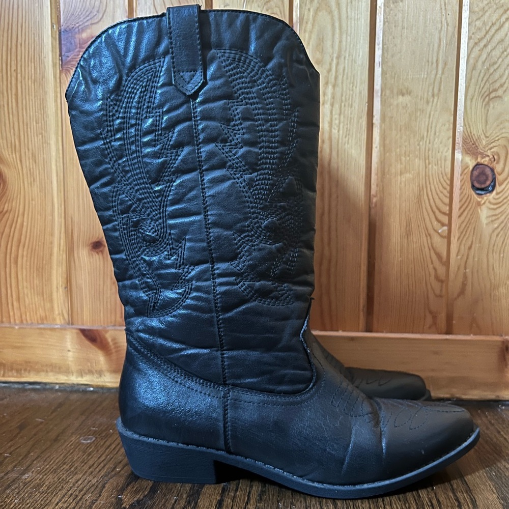 Black cowboy cowgirl boots